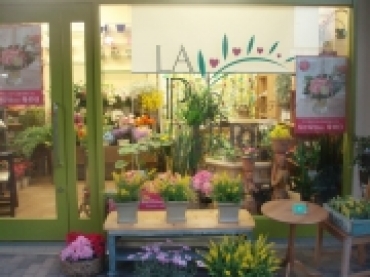 「ラ・パルテール」　（兵庫県神戸市長田区）の花屋店舗写真1